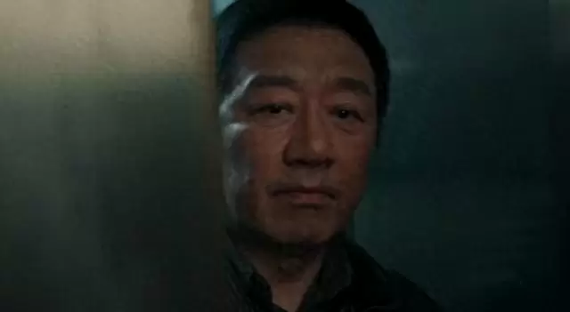 《方圆八百米》开播热度破18000但弃剧率攀升，父子警匪线成双刃剑 | 细节速览