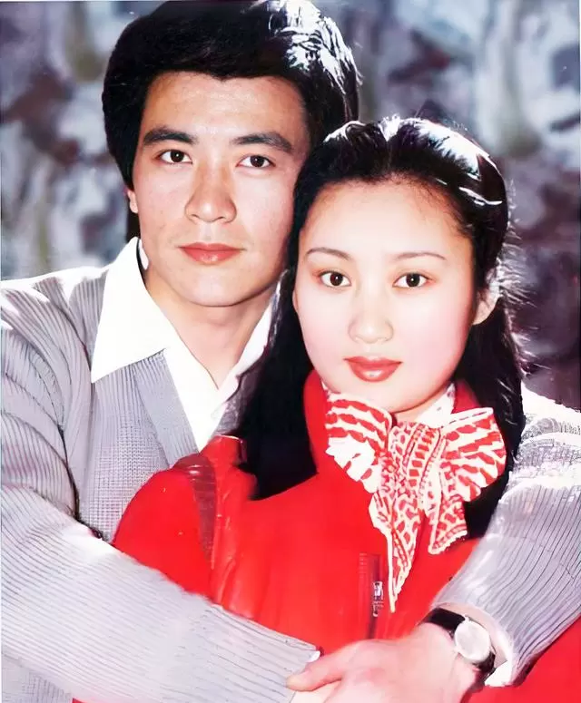 周里京现身北京国际电影节开幕式，72岁亮相引观众辨识 | 资讯配图