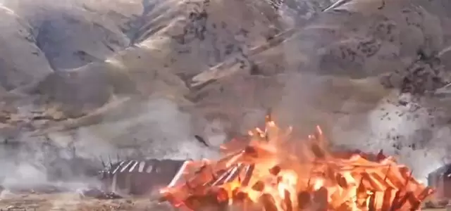 《鹰啸苍穹》山地雪崩破敌段落引爆热议：女主临机决断反遭驱逐，军规与战功张力成核心讨论点 | 细节速览