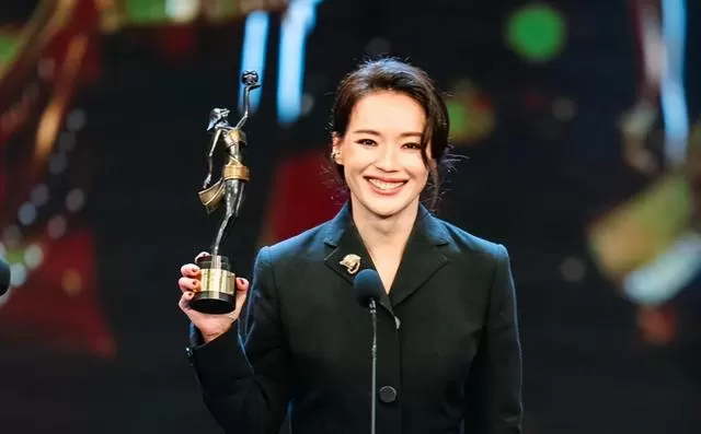 梁家辉第五次获金像奖最佳男主角，廖子妤凭《像我这样的爱情》封后 | 资讯配图