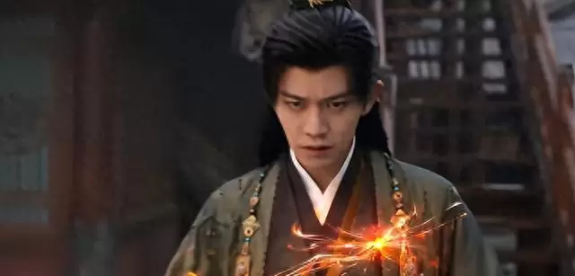 王鹤润《佳偶天成》造型引观感落差，浓颜系演员面临古装审美适配困境 | 细节速览