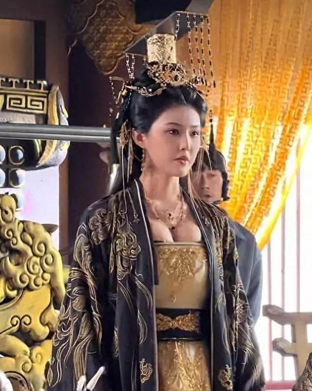 车模程儿转型短剧女帝:《穿书大反派2》杀青在即,萧令月成新晋黑化角色范本 | 细节速览 车模程儿转型短剧女帝:《穿书大反派2》杀青在即,萧令月成新晋黑化角色范本 | 细节速览