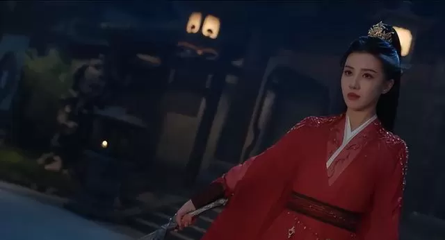 王鹤润《佳偶天成》造型引观感落差，浓颜系演员面临古装审美适配困境 | 资讯配图