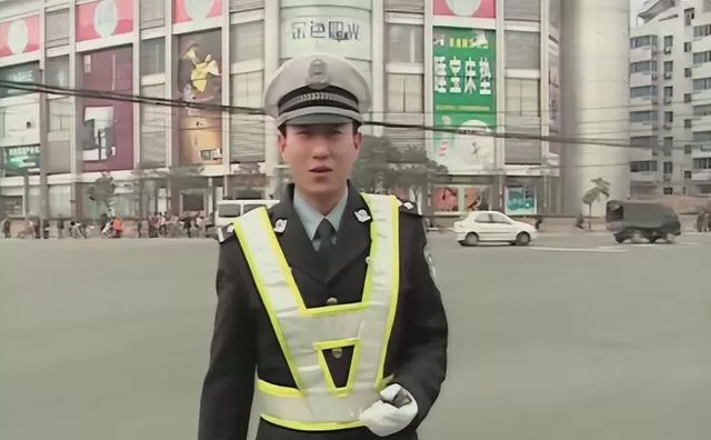 谭乔与《谭谈交通》停播十年：真实记录的消逝与底层叙事的回响 | 资讯配图