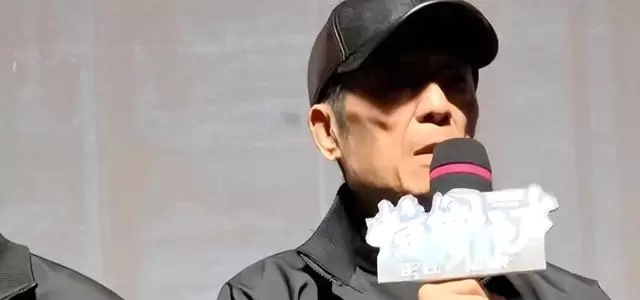 张艺谋陈婷夫妇现身2026春节档庆功活动，《惊蛰无声》票房破8.67亿 | 细节速览
