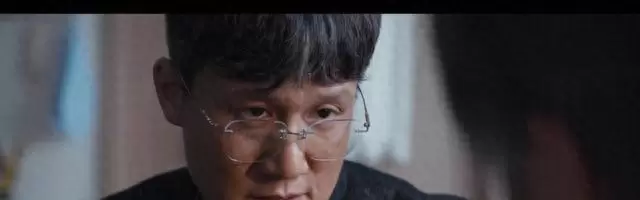 《金关》向修远真实身份曝光：E集团头目盯上郭聪嗅觉能力 | 细节速览