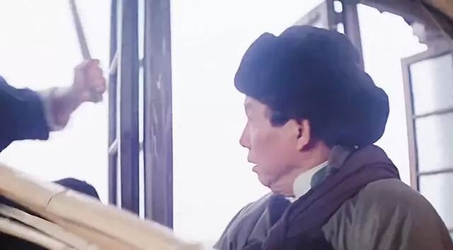 龙叔竹竿战恶霸片段引爆社交平台 | 细节速览